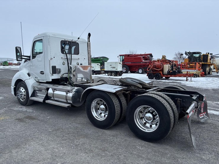 2016-kenworth-t680-image-4