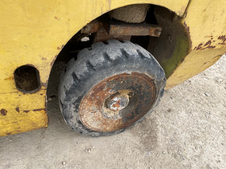 #4224-•-white-lp-forklift-image-17