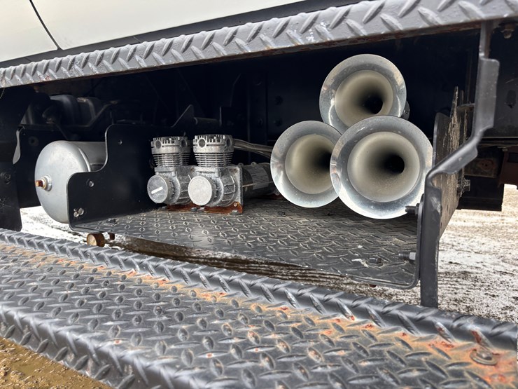 2004-ford-f650-image-12