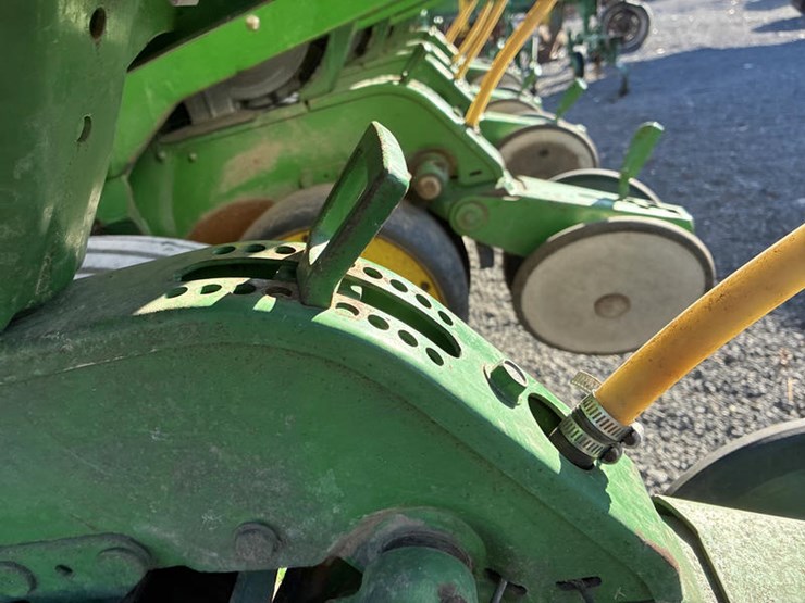 john-deere-7200-image-31