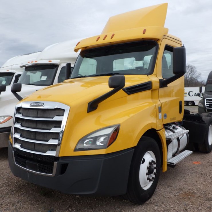 2019 FREIGHTLINER CASCADIA 126