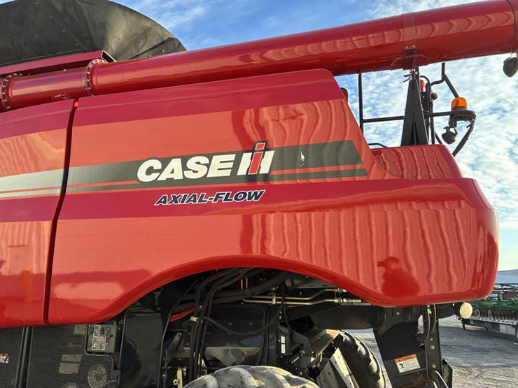 2010-case-ih-8120-image-21