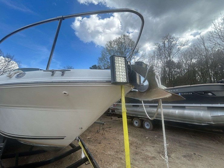 sea-ray-270-sundancer-boat-image-10