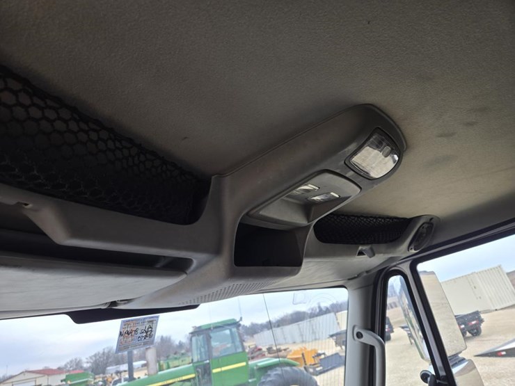 2014-international-7400-image-25