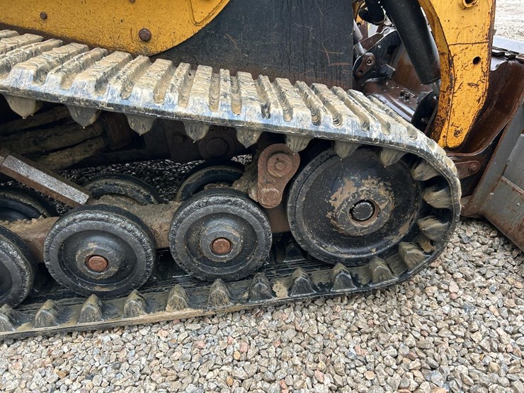 caterpillar-247b-image-14