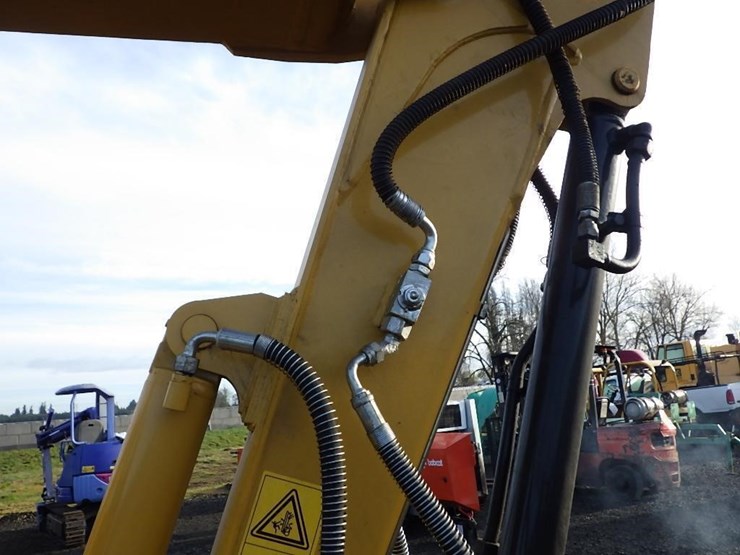 caterpillar-305.5-image-30