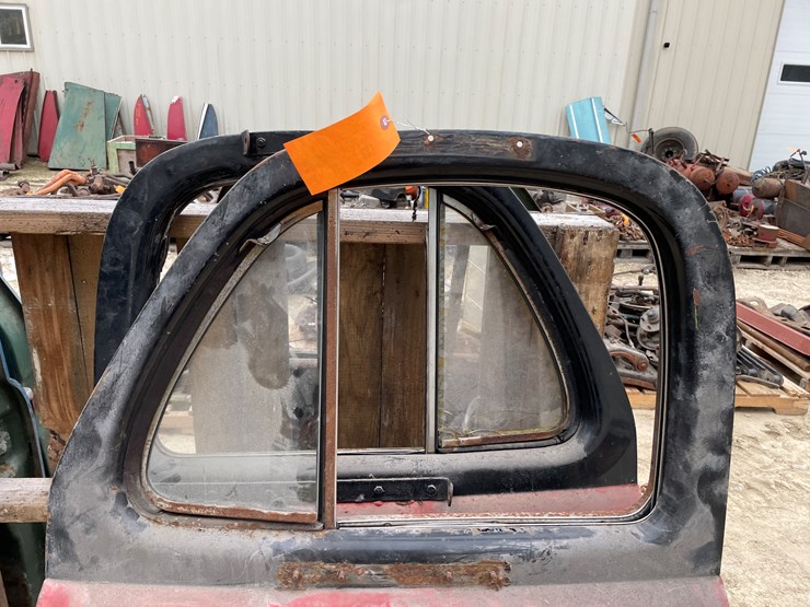 #4405-•-pair-of-mack-b-model-vintage-truck-doors-image-3