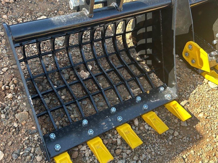 43in-mini-excavator-rock-bucket-image-1