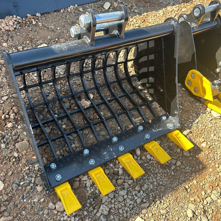 43IN MINI EXCAVATOR ROCK BUCKET