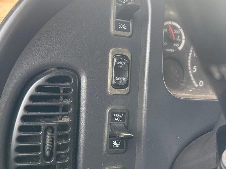 2009-freightliner-mc-4000-gallon-t/a-water-truck-image-13