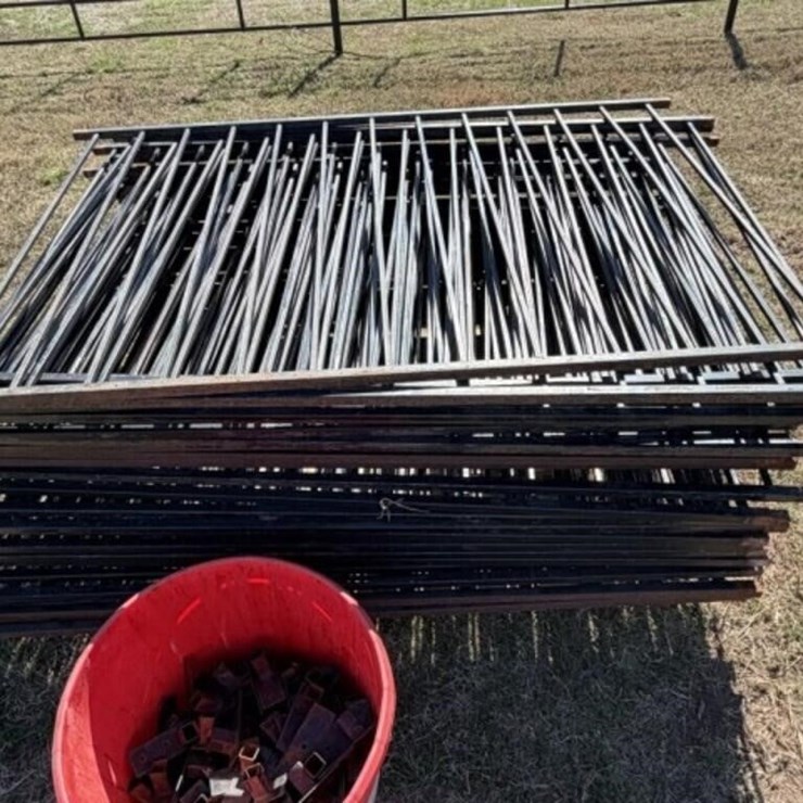 28 Count- Metal Fence Panels