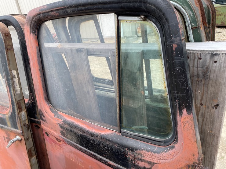 #4400-•-pair-of-vintage-truck-doors-image-5