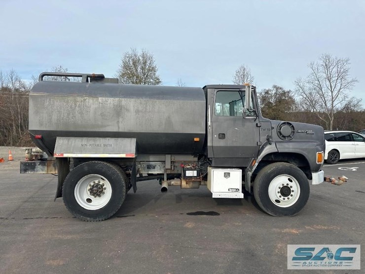 1994-ford-l9000-image-10