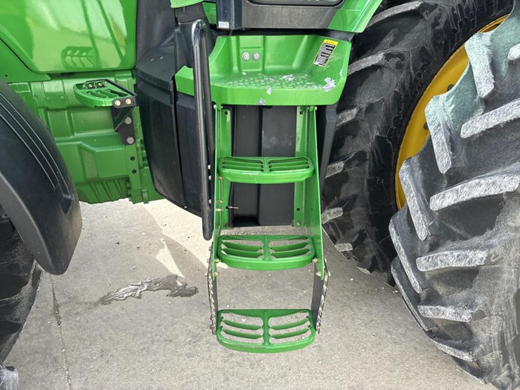 2013-john-deere-8335r-image-36