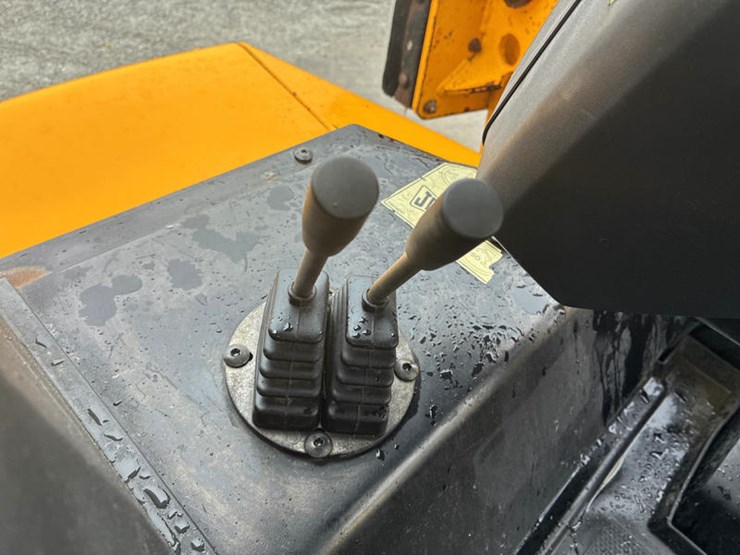 2019-jcb-3cx-image-75