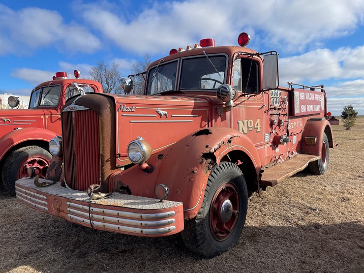 1951-mack-fire-apparatus-image-1
