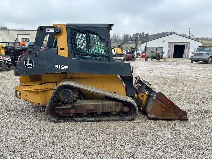 deere-319e-image-5