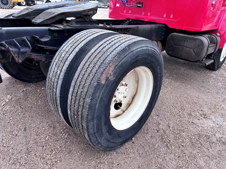 2001-international-4700-image-6