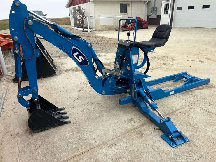 2025-ls-lb2100-backhoe-attachment-image-3