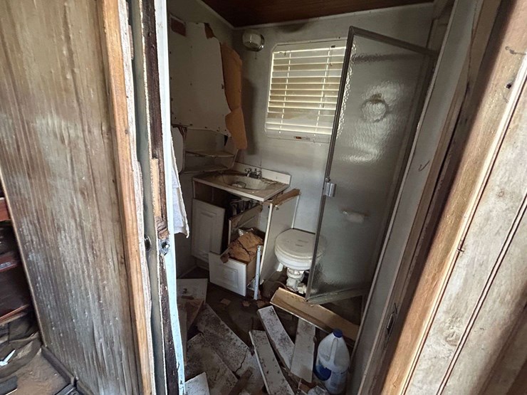 1982-14x46-summerset-aluminum-houseboat-image-25