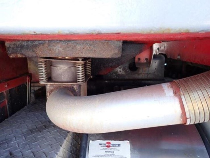 2016-peterbilt-567-image-42