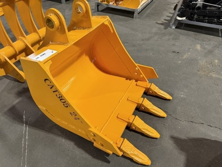 2026-caterpillar-305-image-1