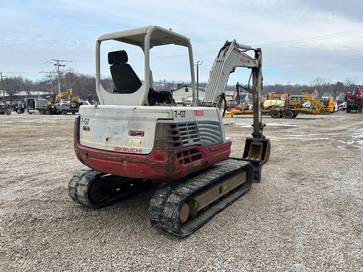 takeuchi-tb250-image-4