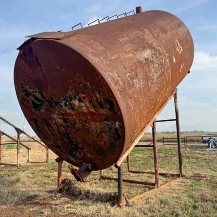 Oil Tank Grain Bin on Stand