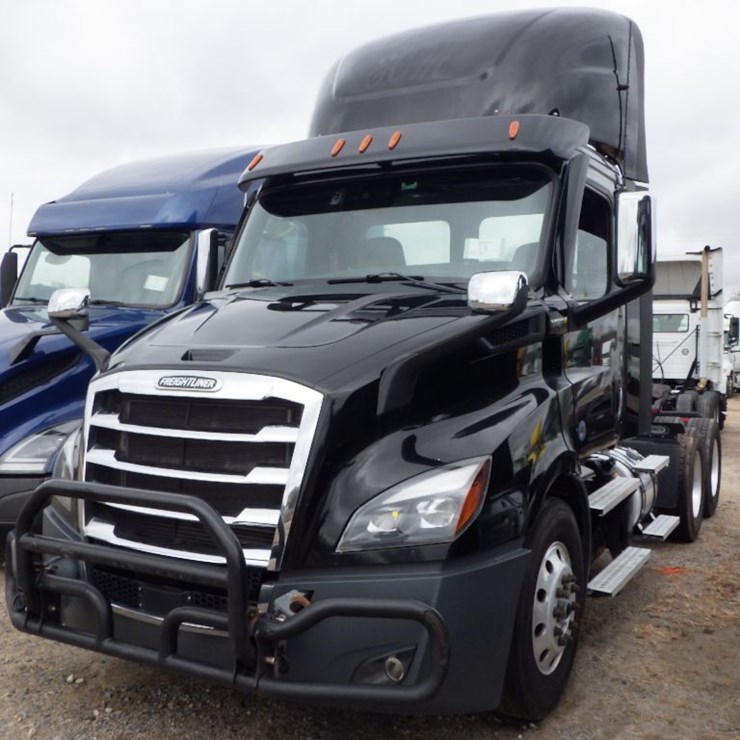 2021 FREIGHTLINER CASCADIA 116