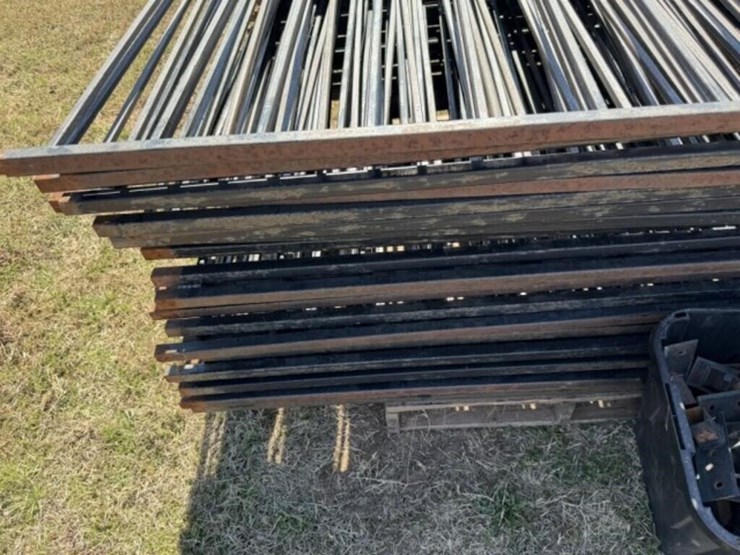 29-count--metal-fence-panels-image-4