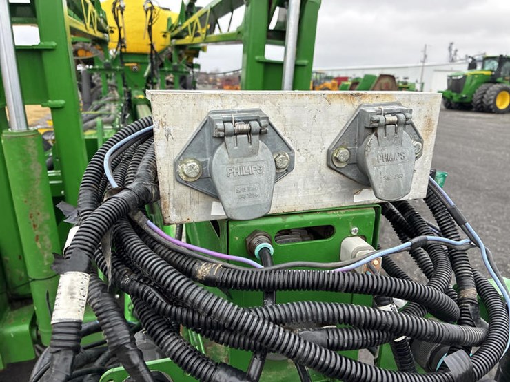 2019-john-deere-1775-image-14