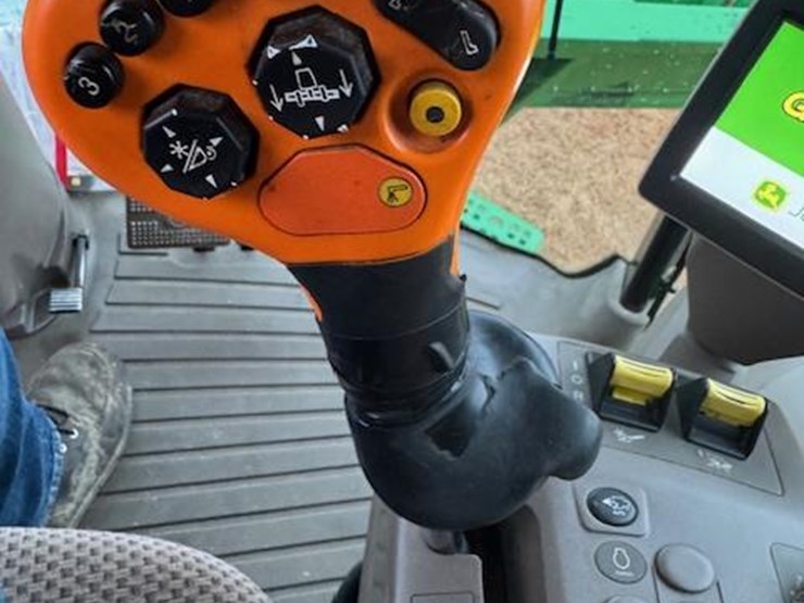 2014-john-deere-s680-image-39