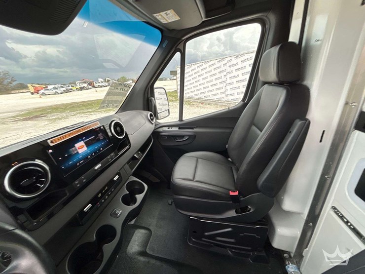 2021-mercedes-benz-sprinter-4500-image-22