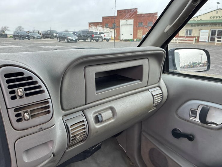 2000-chevrolet-2500-image-40