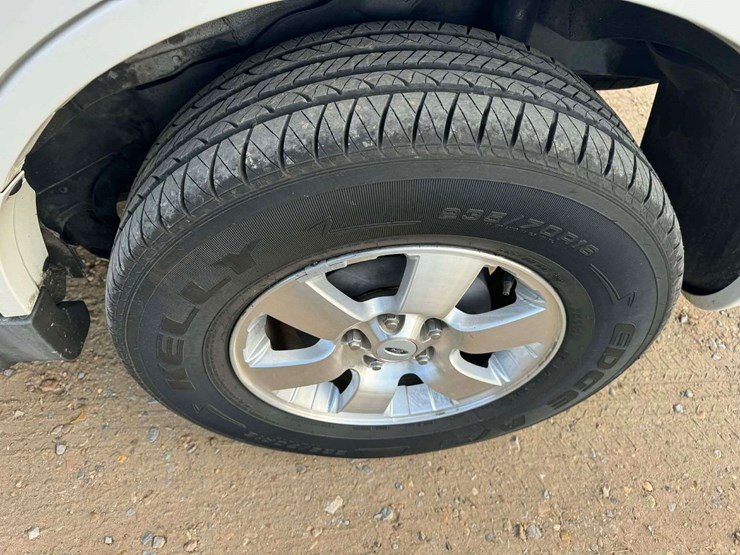 2010-ford-escape-image-12