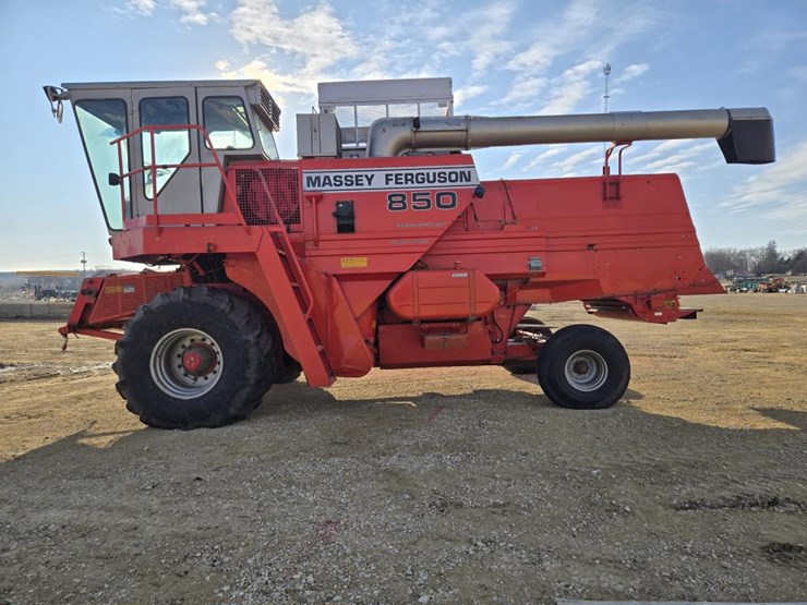 massey-ferguson-850-image-5