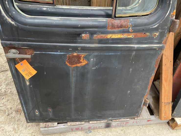 #4408-•-pair-of-mack-l-model-vintage-truck-doors-image-3