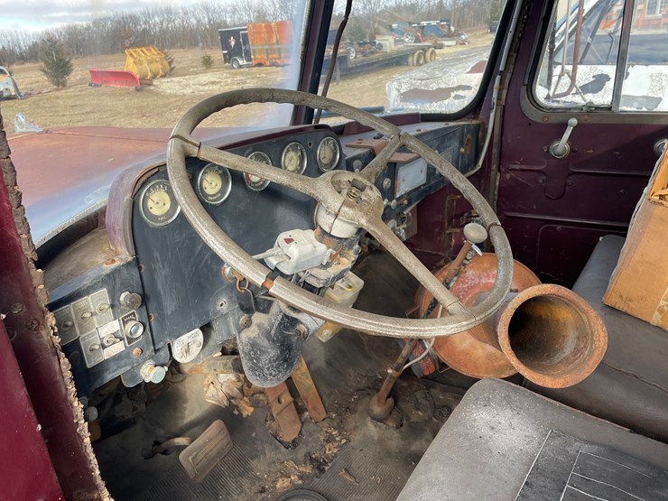 #4205-•-autocar-day-cab-semi-tractor,-(has-title)-image-22