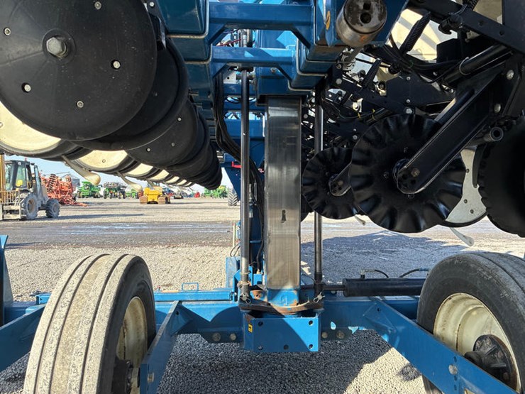 2010-kinze-3600-image-77
