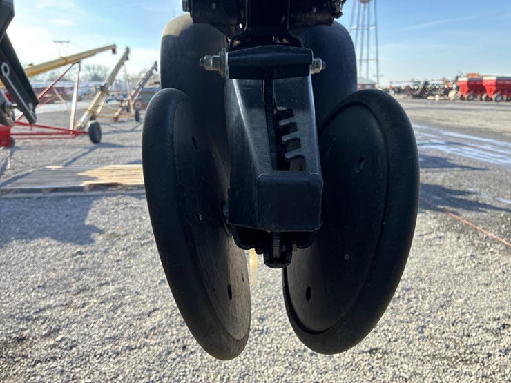 2010-kinze-3600-image-45