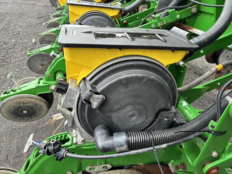 2019-john-deere-1775-image-89