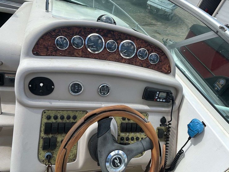 sea-ray-270-sundancer-boat-image-15