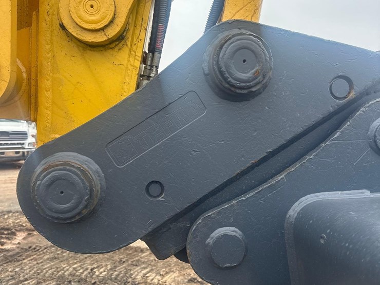 2022-komatsu-pc210-lc-image-12