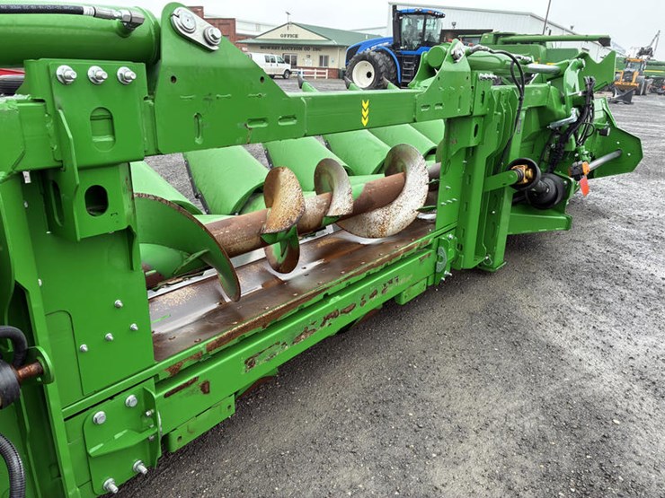 2024-john-deere-c12f-image-9