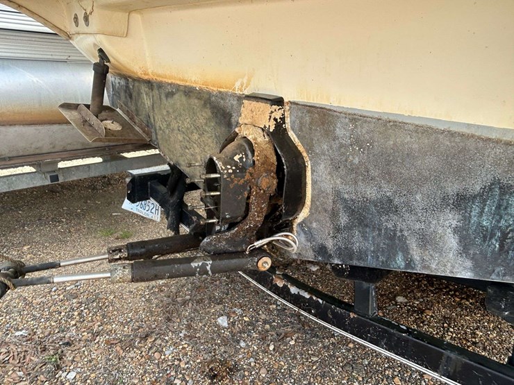 sea-ray-270-sundancer-boat-image-19