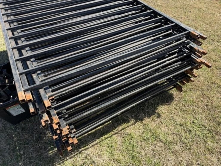 29-count--metal-fence-panels-image-3
