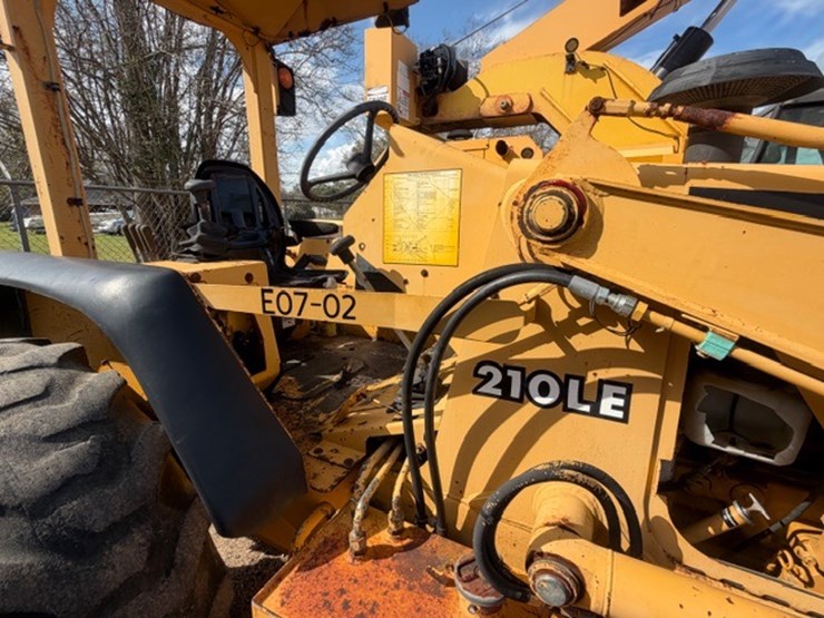 deere-210le-image-27