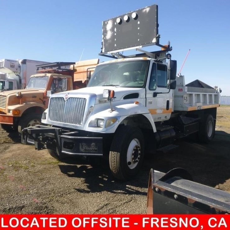 2003 INTERNATIONAL 7400