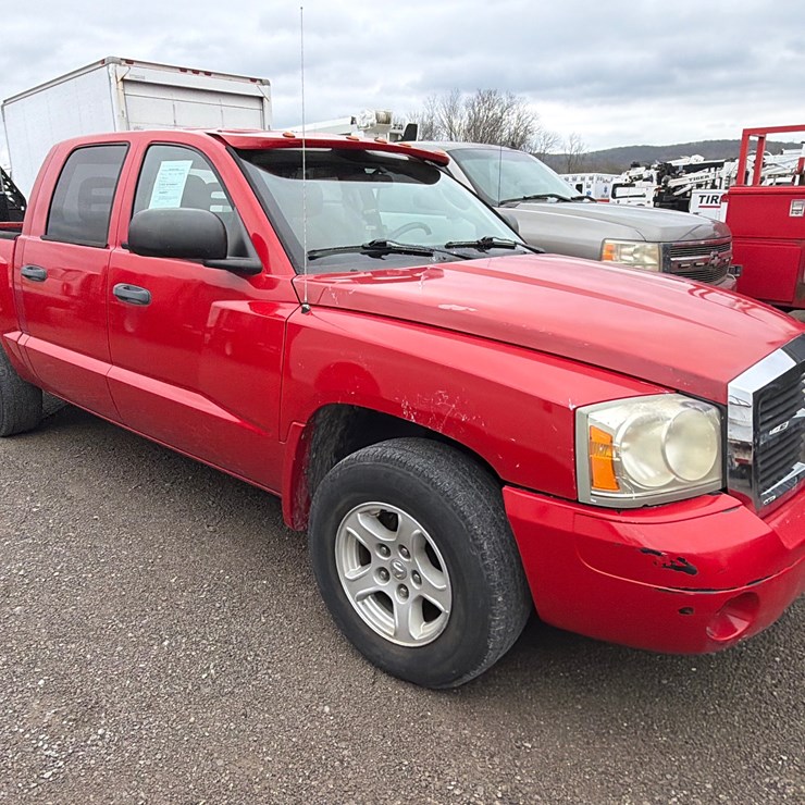 2005 DODGE DAKOTA SLT