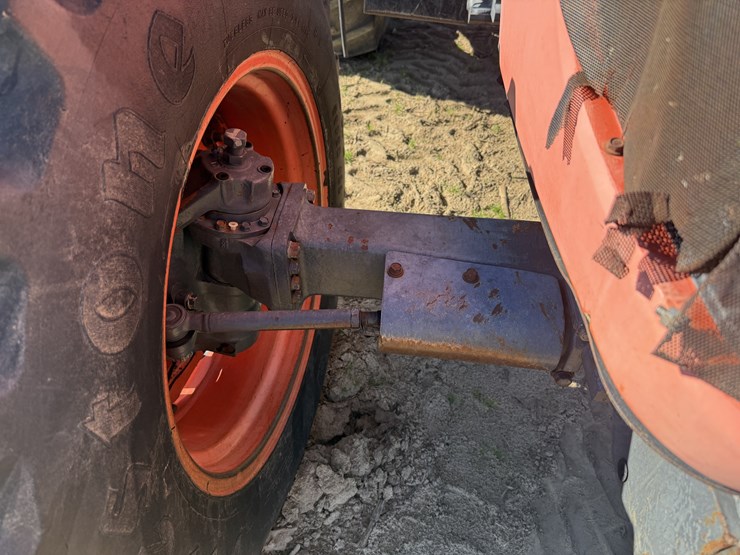 2009-kubota-m108s-image-9